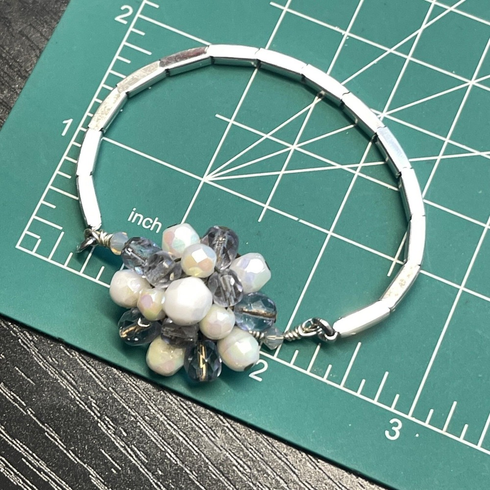 Upcycled Vintage Glass Bead Cluster Earring Stretch Bracelet Silver Tone - Picture 4 of 5
